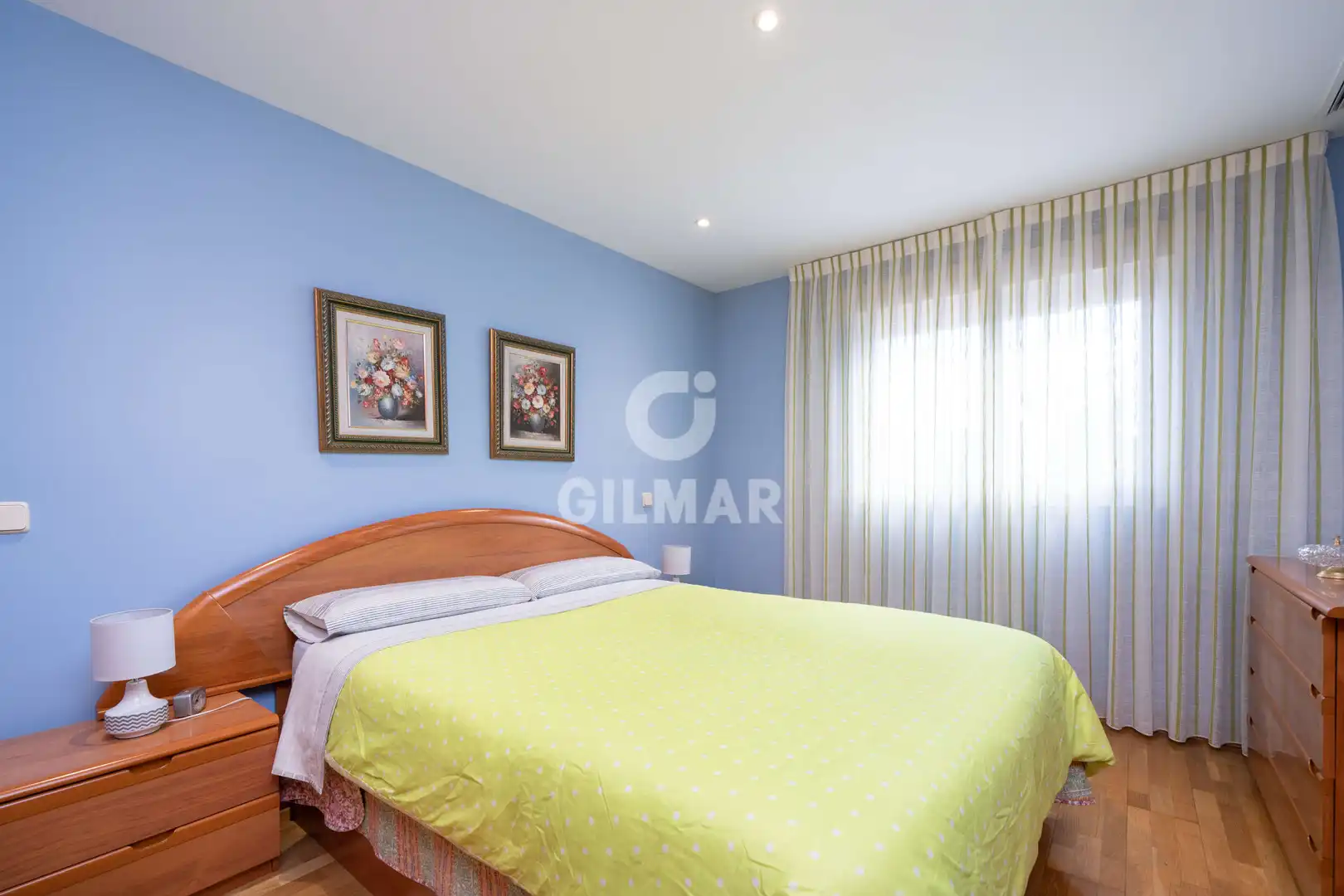 Habitación de Casa adosada en venta en Madrid con Calefacción, Jardín privado y Amueblado