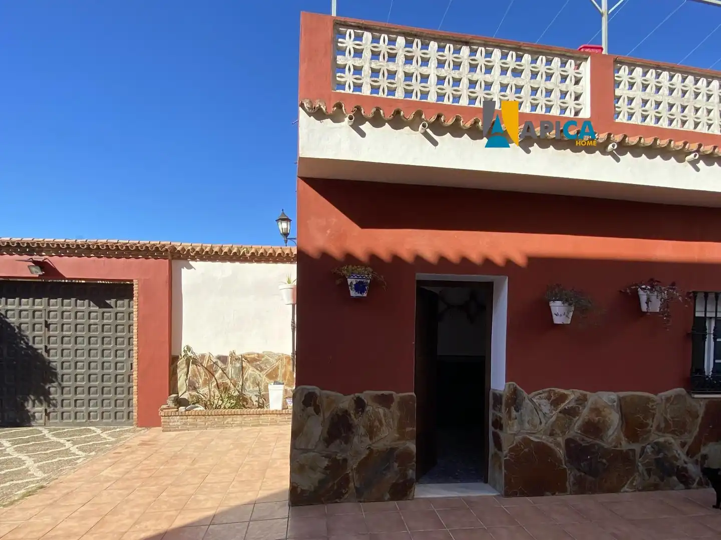 Vista exterior de Casa o xalet en venda en La Línea de la Concepción amb Traster