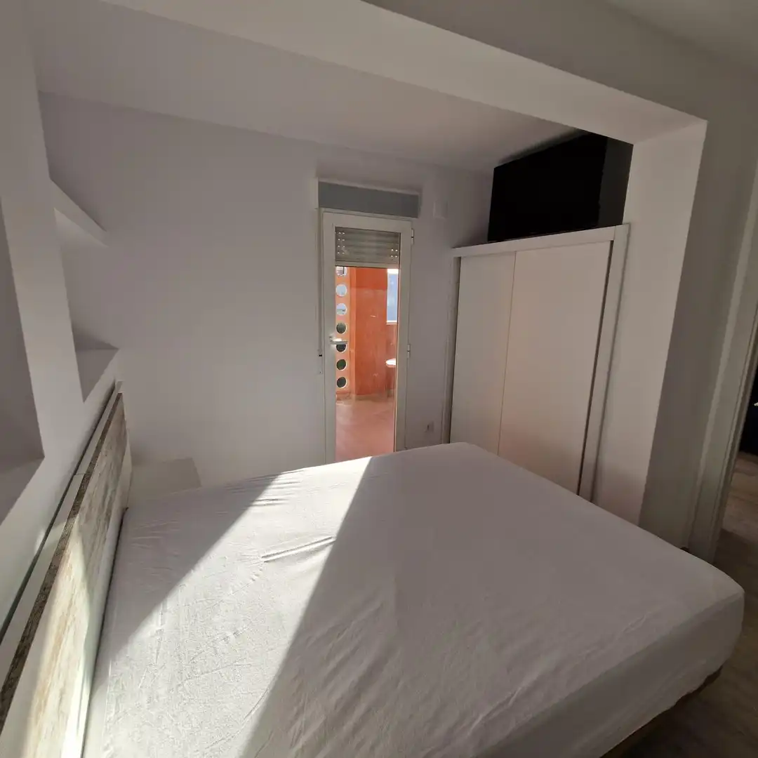 Habitación de Piso en venta en Benidorm con Aire acondicionado, Calefacción y Jardín privado