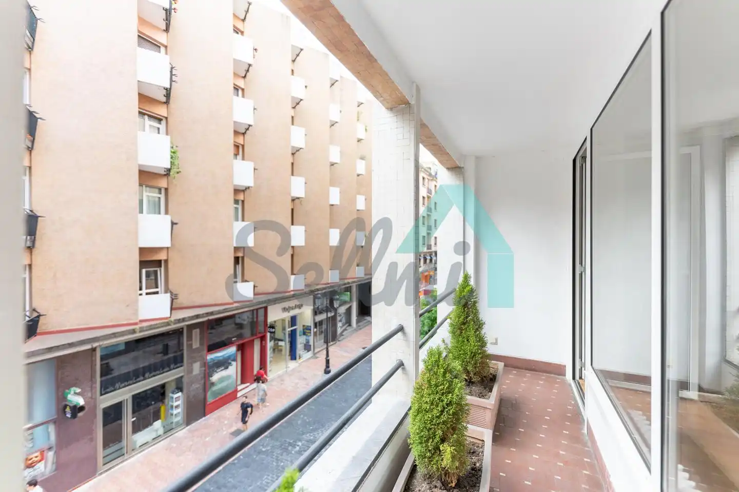 Terrassa de Pis de lloguer en Oviedo  amb Calefacció, Terrassa i Moblat