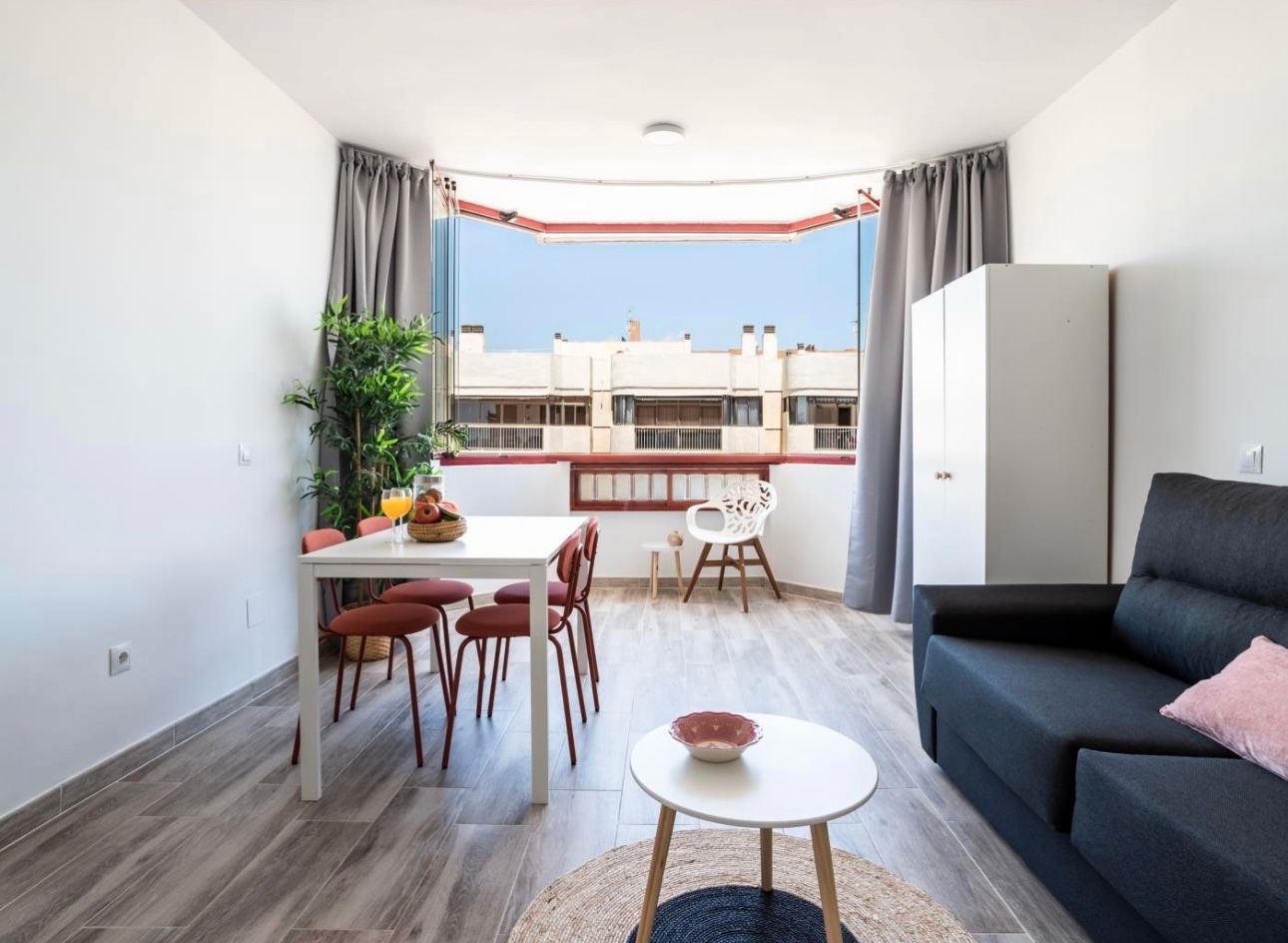 Exterior view of Study for sale in Fuengirola  with Air Conditioner, Terrace and Furnished