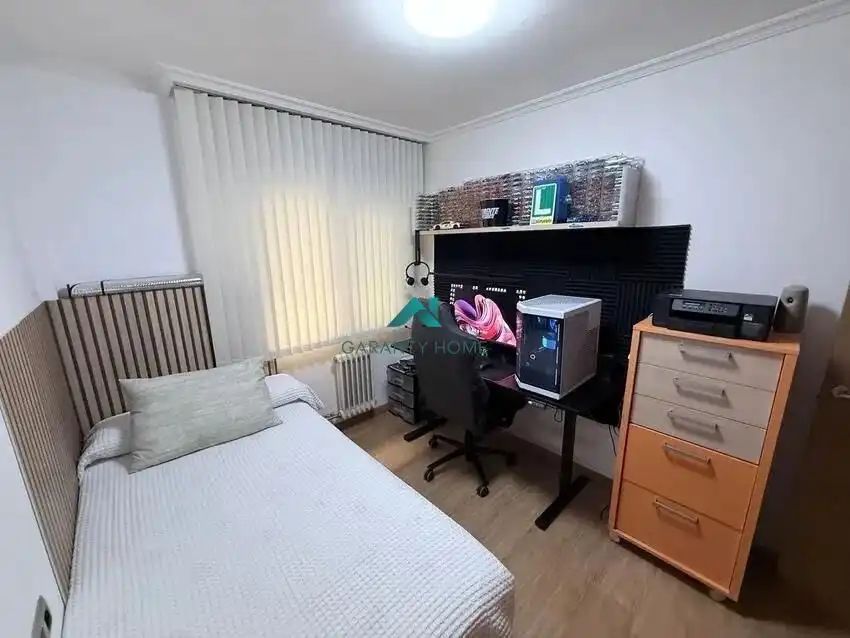 Habitación de Piso en venta en Pontevedra Capital  con Calefacción y Trastero