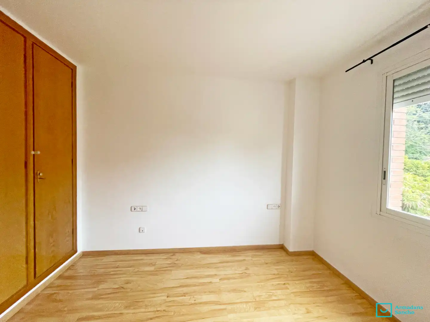 Study for rent in Barcelona  with Air Conditioner and Terrace