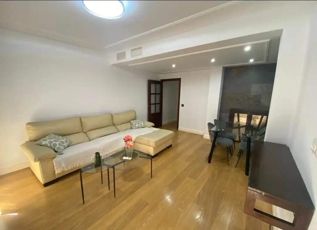 Sala de estar de Dúplex de alquiler en Dos Hermanas con Aire acondicionado, Calefacción y Parquet