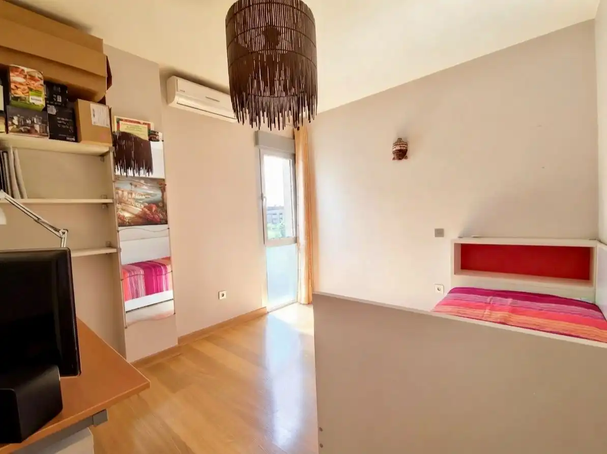 Habitación de Piso en venta en Mairena del Aljarafe con Aire acondicionado