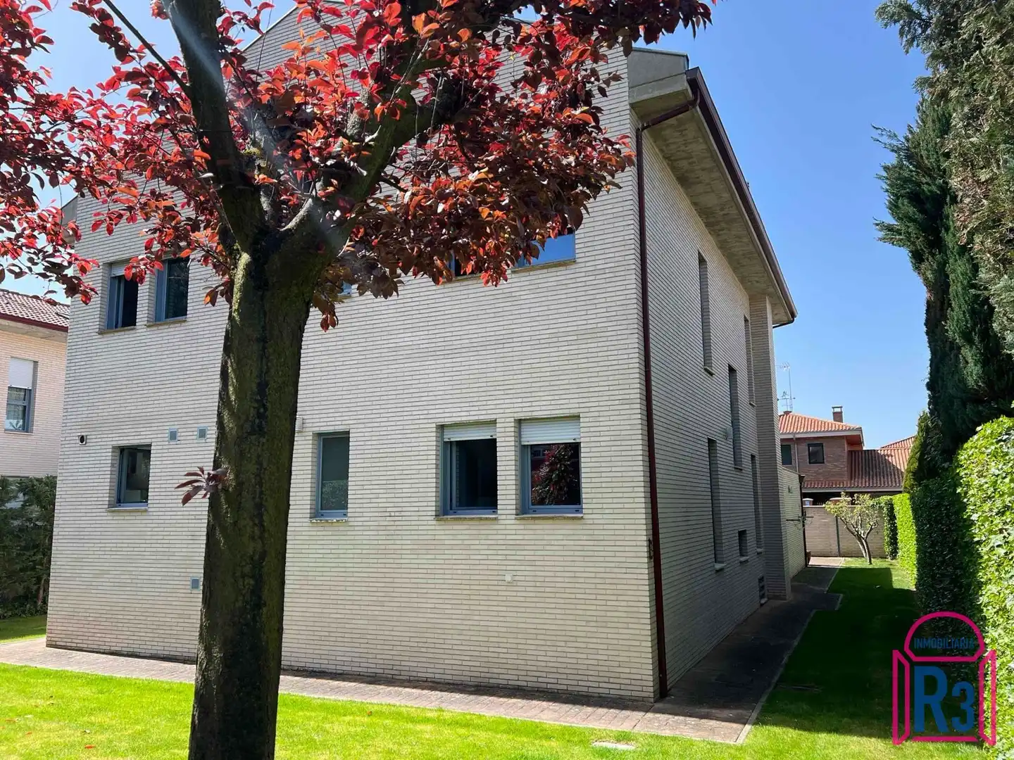Vista exterior de Casa o chalet en venta en León Capital  con Calefacción