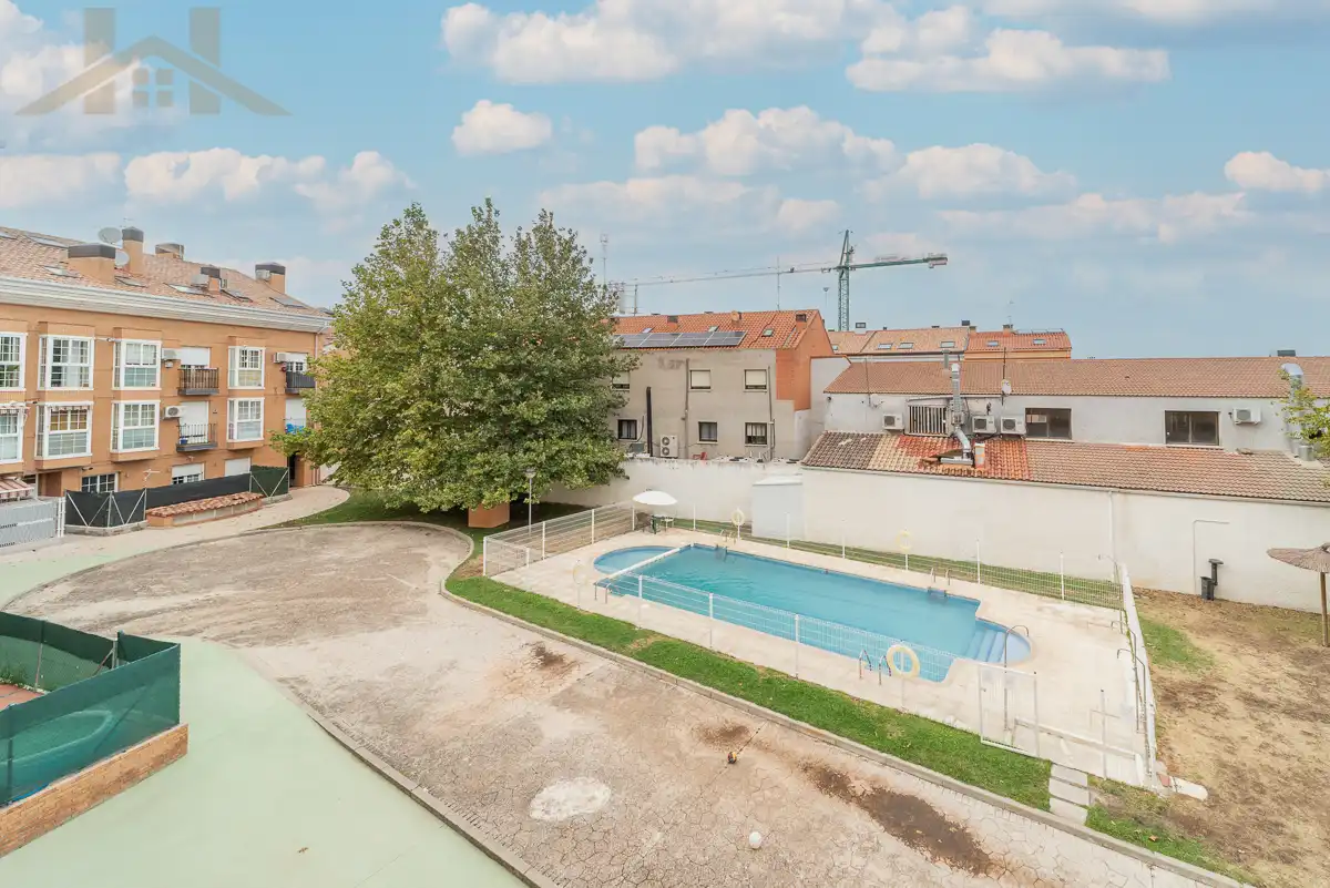 Piscina de Dúplex en venda en Griñón amb Aire condicionat, Calefacció i Traster
