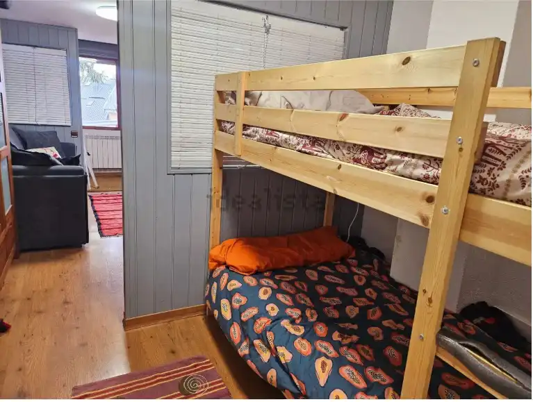 Dormitori de Estudi en venda en Aisa amb Calefacció, Parquet i Moblat