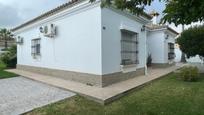 Vista exterior de Casa o xalet en venda en Chiclana de la Frontera amb Jardí privat, Traster i Piscina