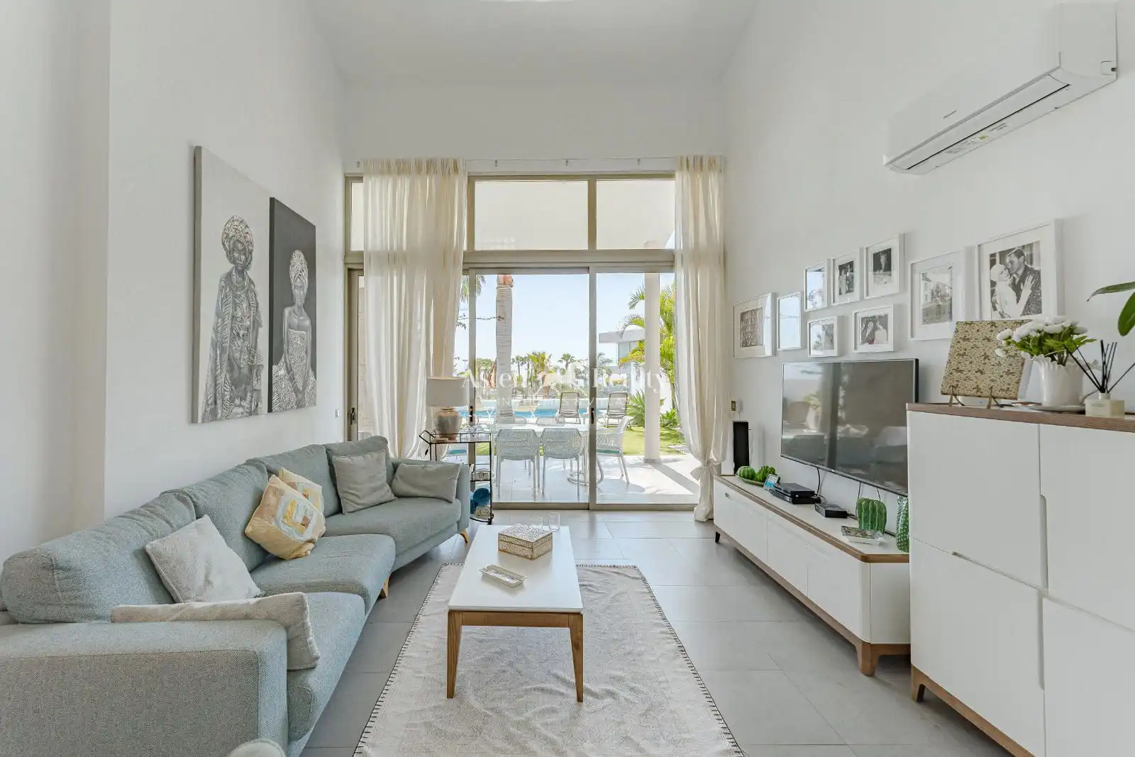 Living room of Houses for sale in Adeje  with Air Conditioner, Private garden and Terrace