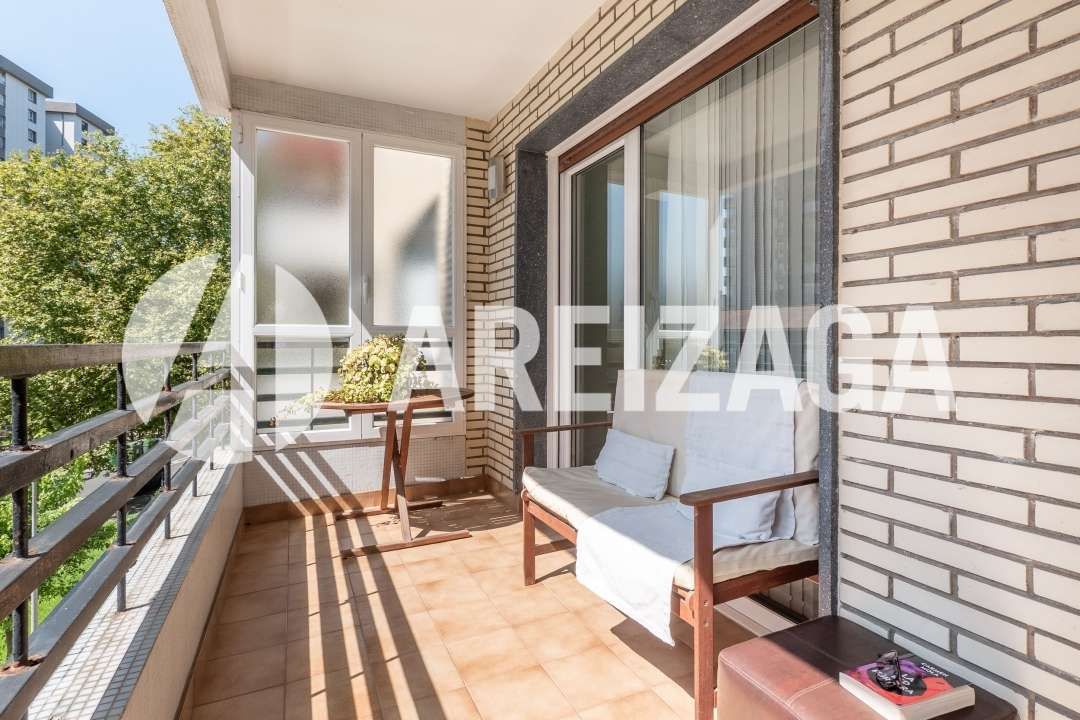 Terrassa de Pis en venda en Donostia - San Sebastián  amb Calefacció, Terrassa i Moblat