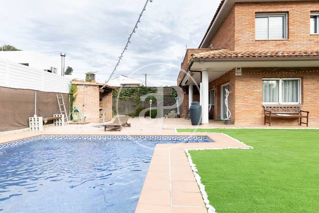 Casa adosada en Venta en Carrer Magnòlies en Les Fonts