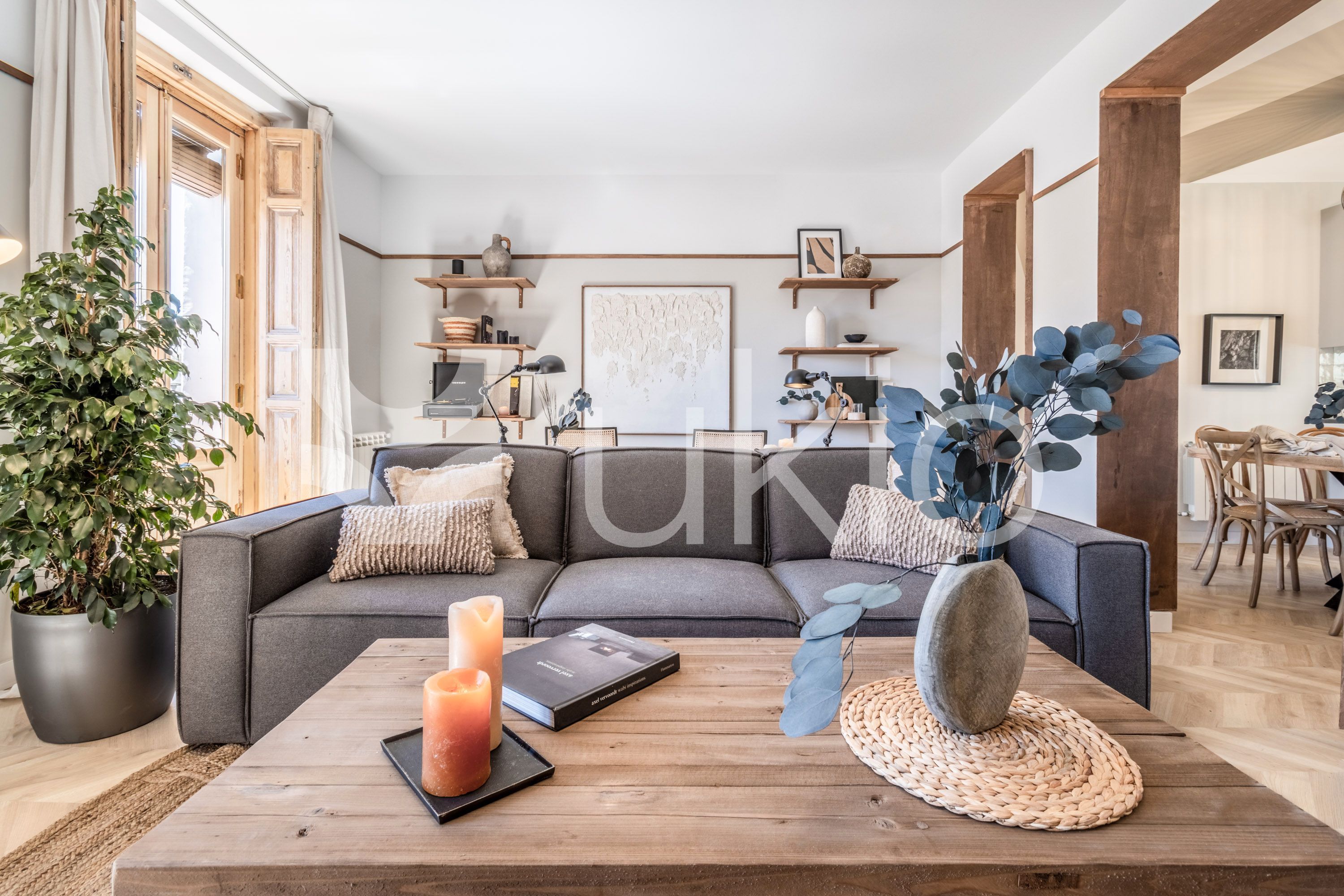 Sala de estar de Apartamento de alquiler en  Madrid Capital con Aire acondicionado, Calefacción y Amueblado
