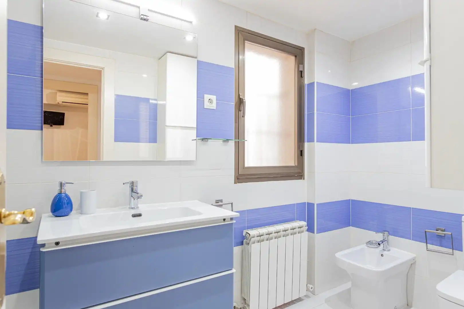 Baño de Piso en venta en Madrid con Aire acondicionado, Calefacción y Jardín privado