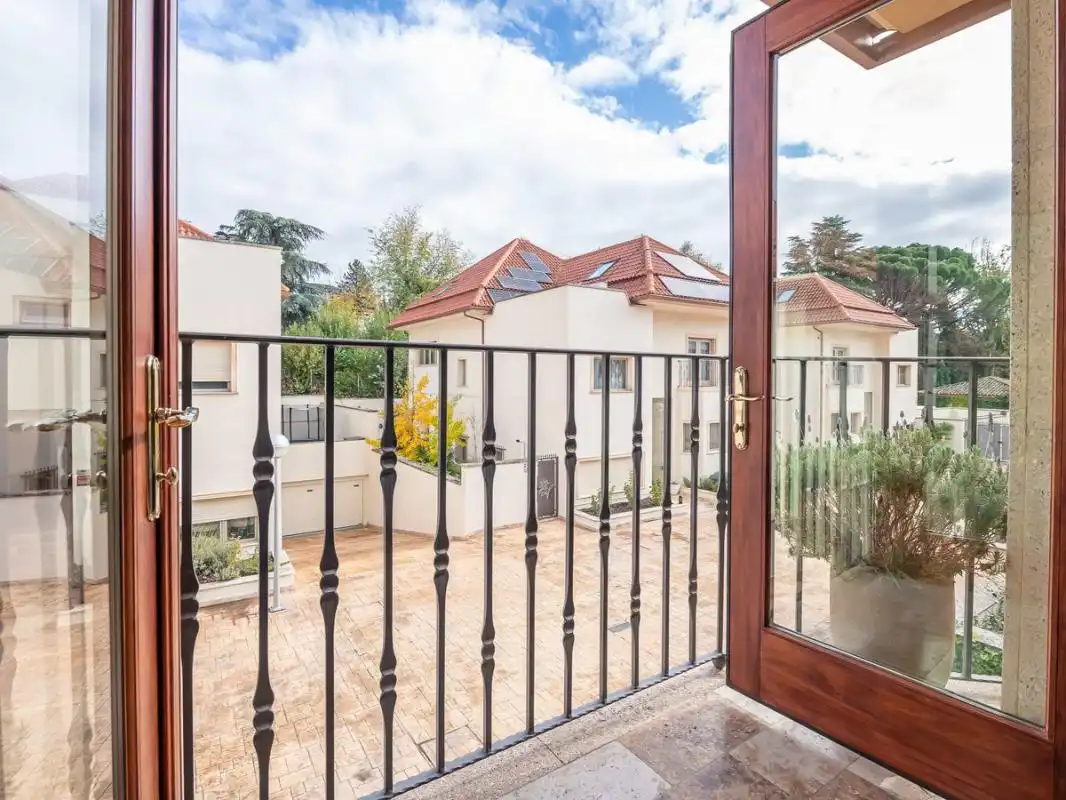 Casa a schiera con terrazza in affitto a Av. de Fuentelarreina, imagen 36