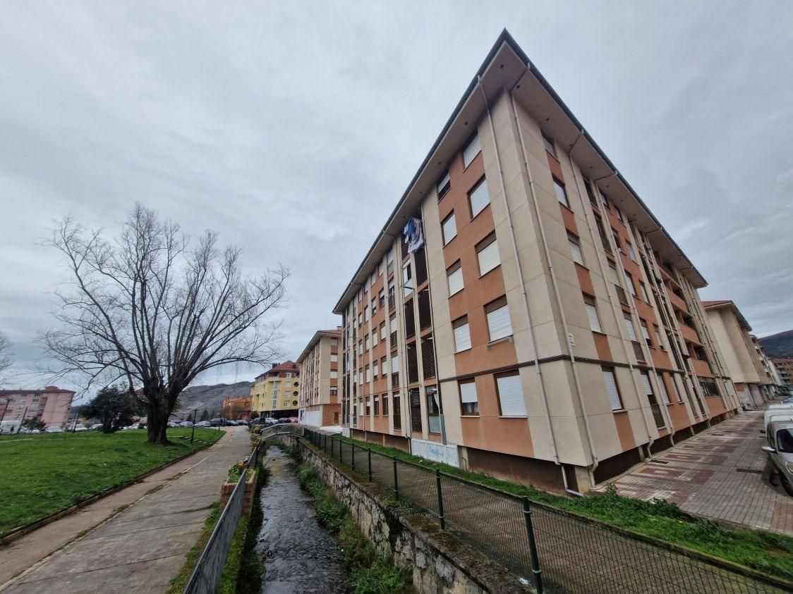 Exterior view of Flat for sale in Los Corrales de Buelna   with Heating, Parquet flooring and Terrace