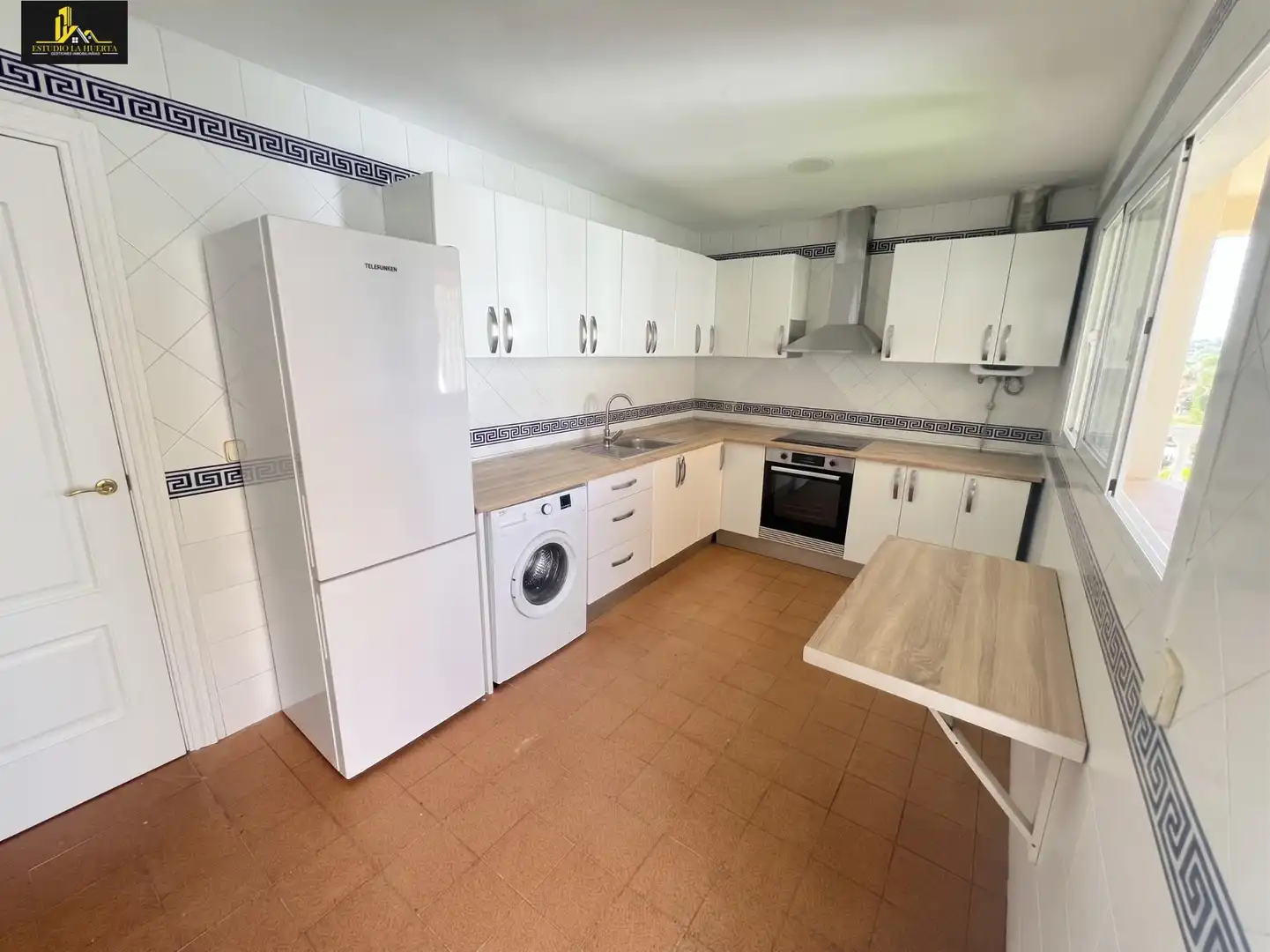 Cuina de Casa o xalet en venda en El Retiro - Parque Atlántico - Ronda este