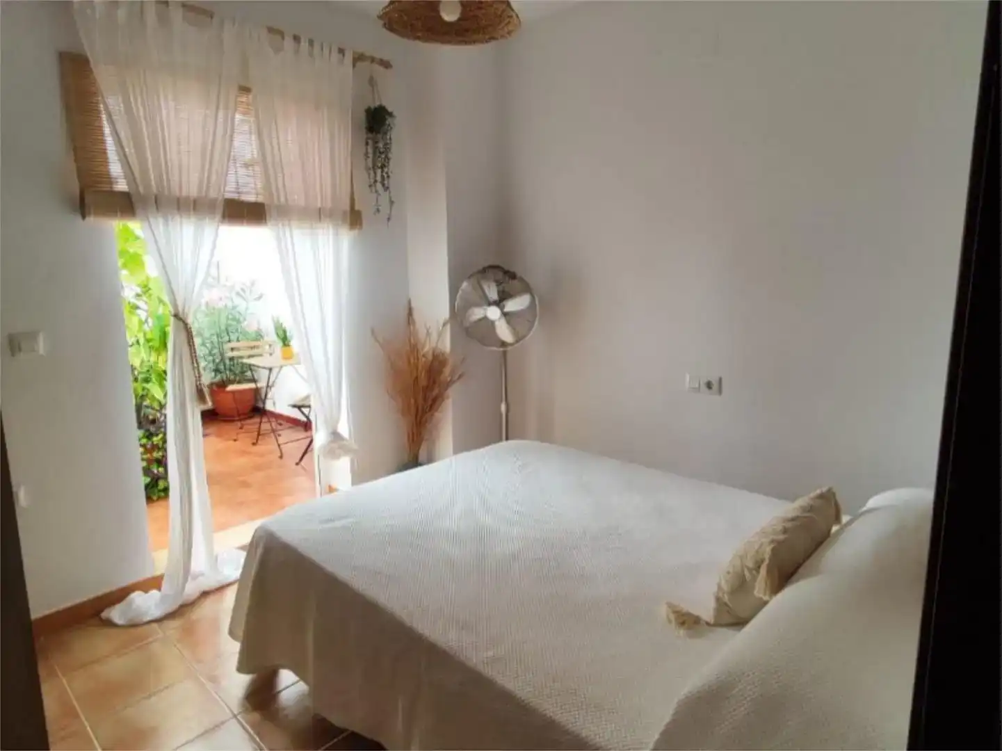 Bedroom of Flat for sale in El Bosque  with Air Conditioner and Balcony