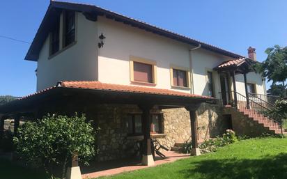 Vista exterior de Casa o xalet en venda en Alfoz de Lloredo amb Terrassa