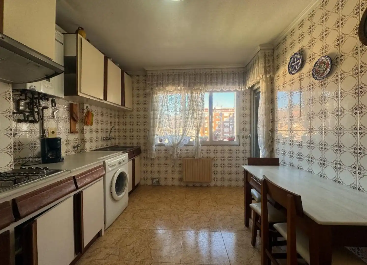 Cuina de Pis en venda en Los Corrales de Buelna  amb Calefacció, Parquet i Terrassa