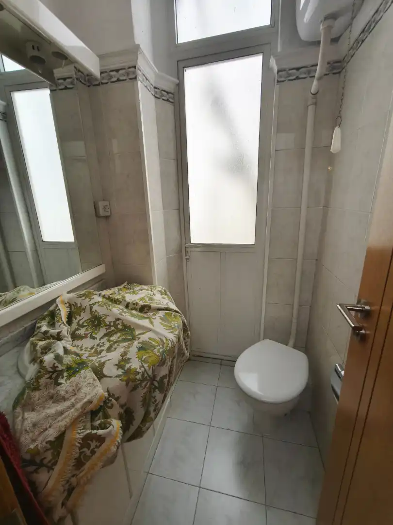 Baño de Piso de alquiler en Santiago de Compostela  con Calefacción, Parquet y Amueblado