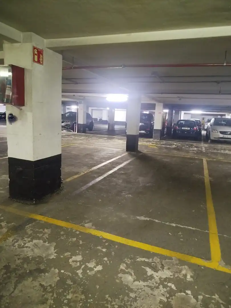 Parking de Piso en venta en Bilbao  con Calefacción y Terraza