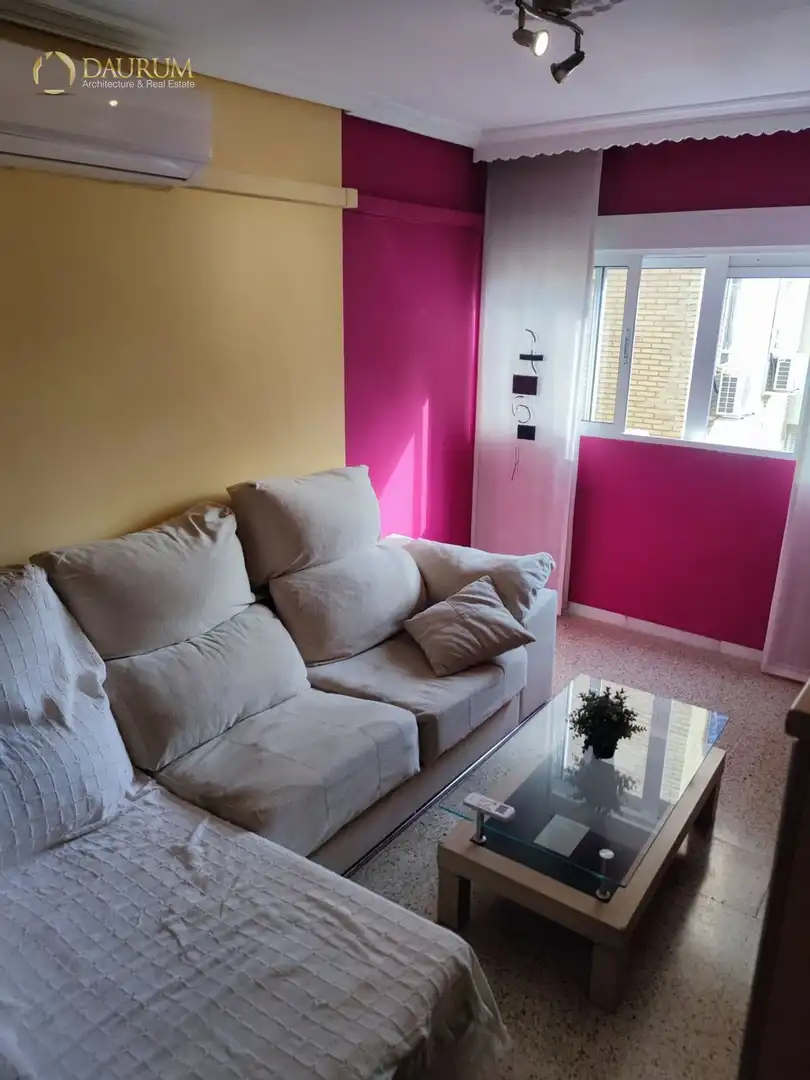 Sala d'estar de Pis en venda en Sevilla amb Aire condicionat, Terrassa i Traster