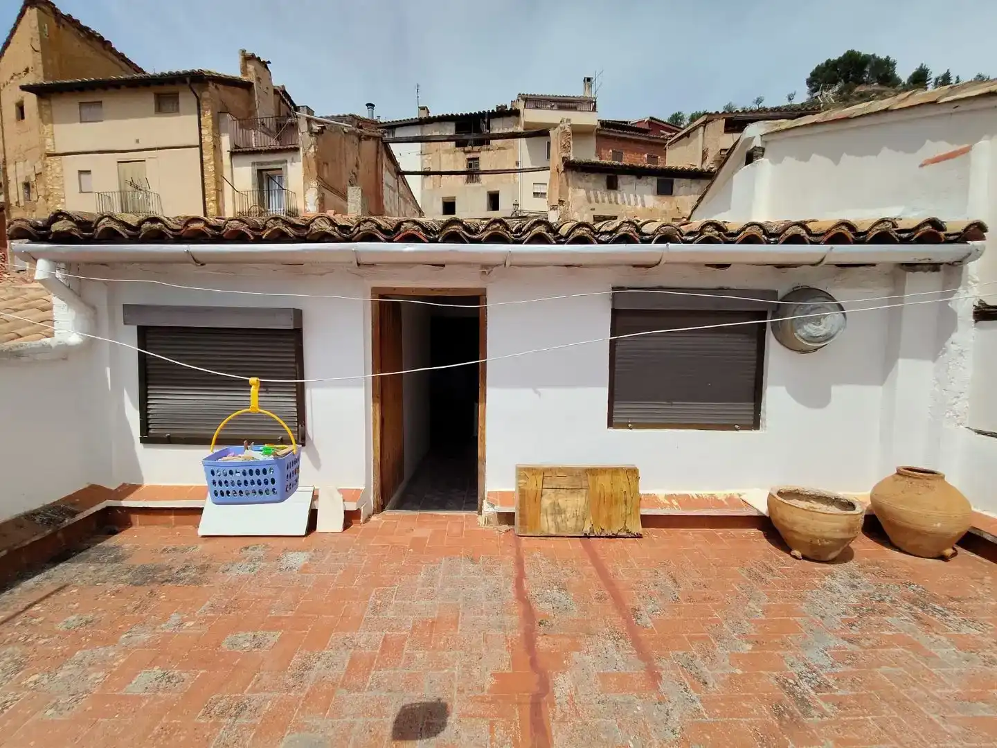 Vista exterior de Casa adosada en venda en Ademuz amb Balcó