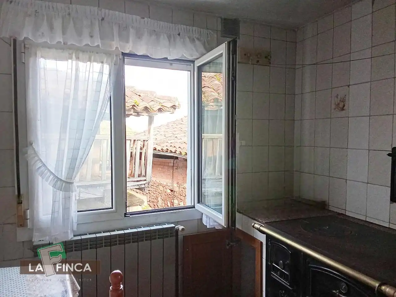 Cuina de Casa o xalet en venda en Villaviciosa amb Calefacció, Terrassa i Traster