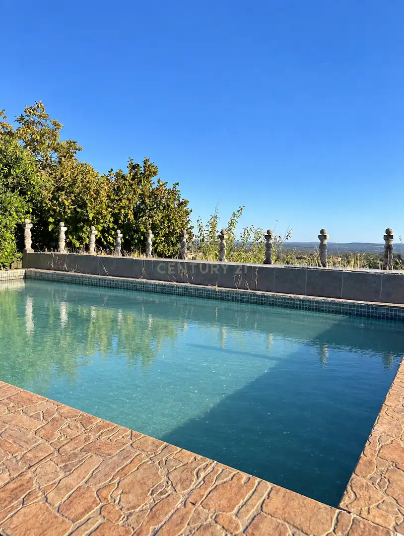 House with pool for sale in 10530 Serradilla, Spain