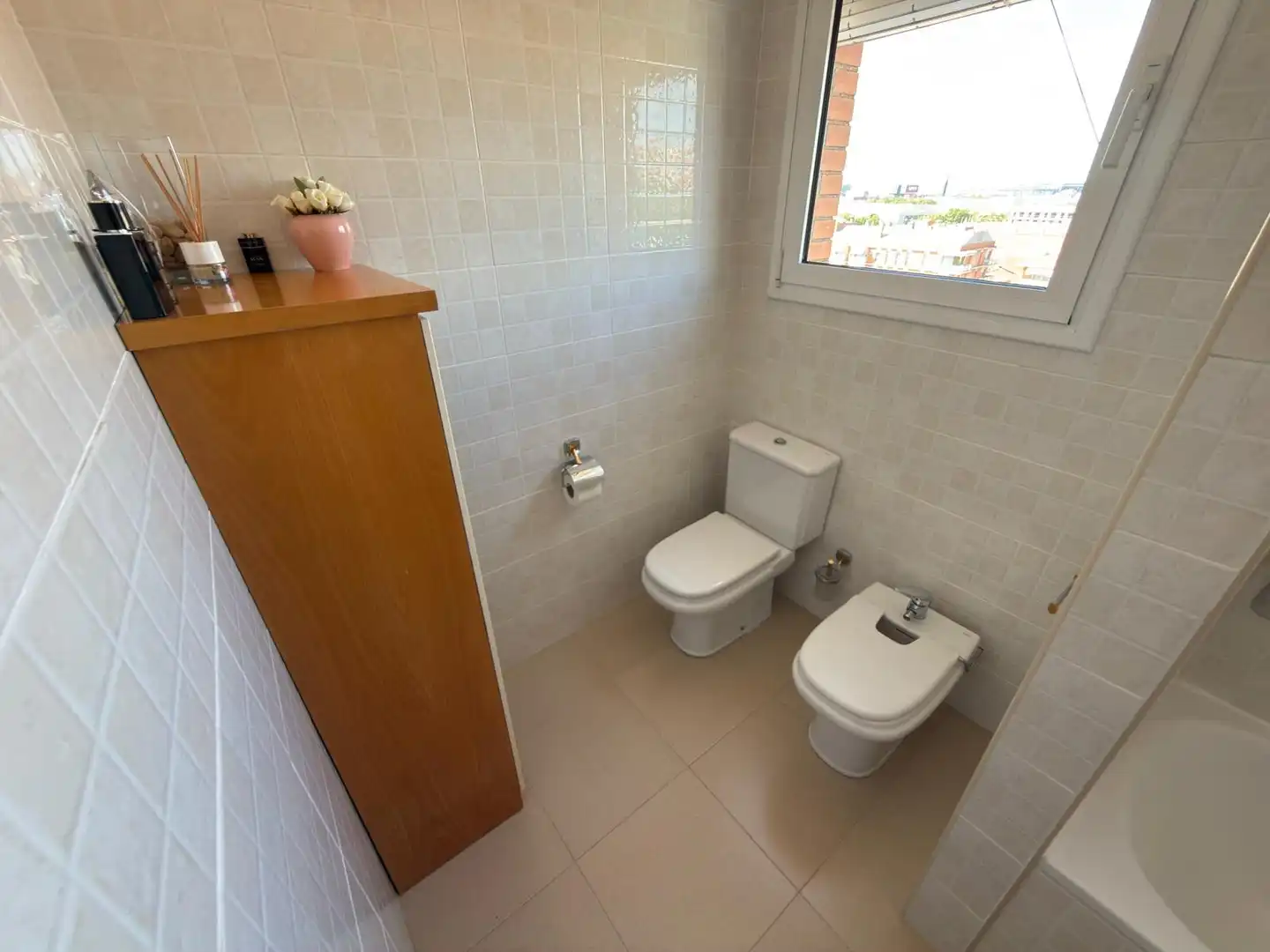Baño de Ático en venta en Cornellà de Llobregat con Aire acondicionado, Calefacción y Parquet