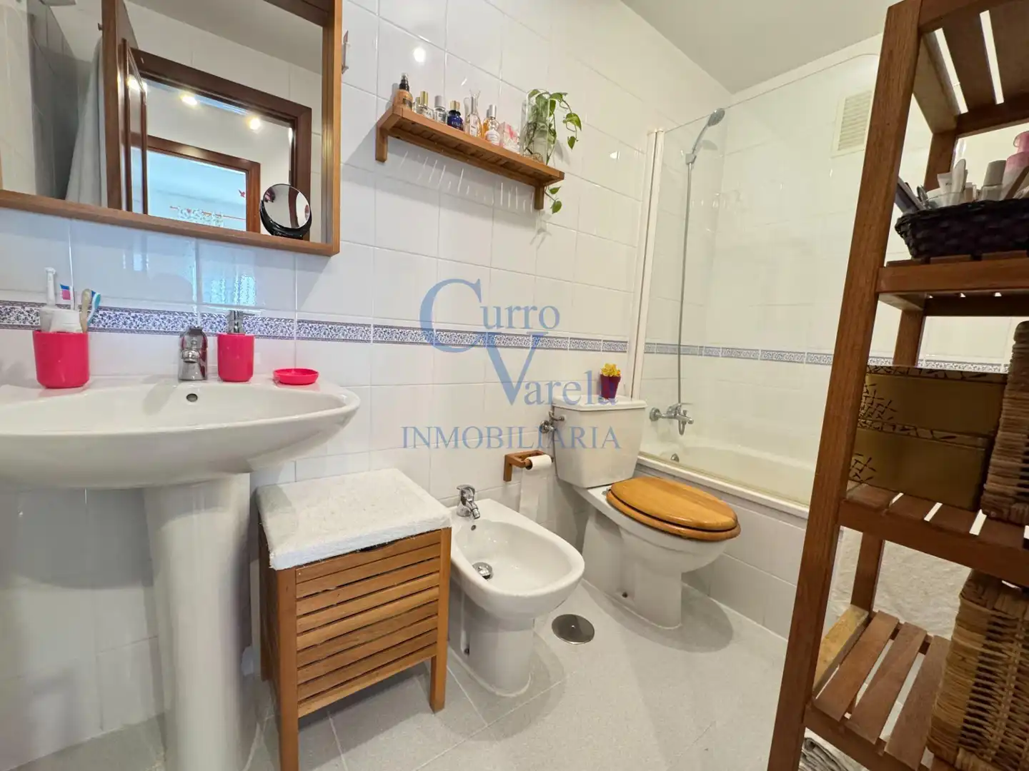 Bathroom of Flat for sale in Dos Hermanas  with Air Conditioner, Heating and Furnished