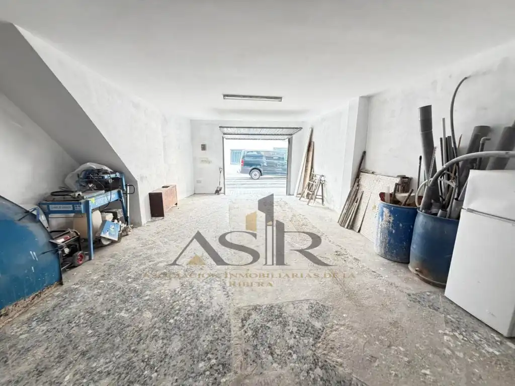 Commercial properties for sale in Casc Urbà