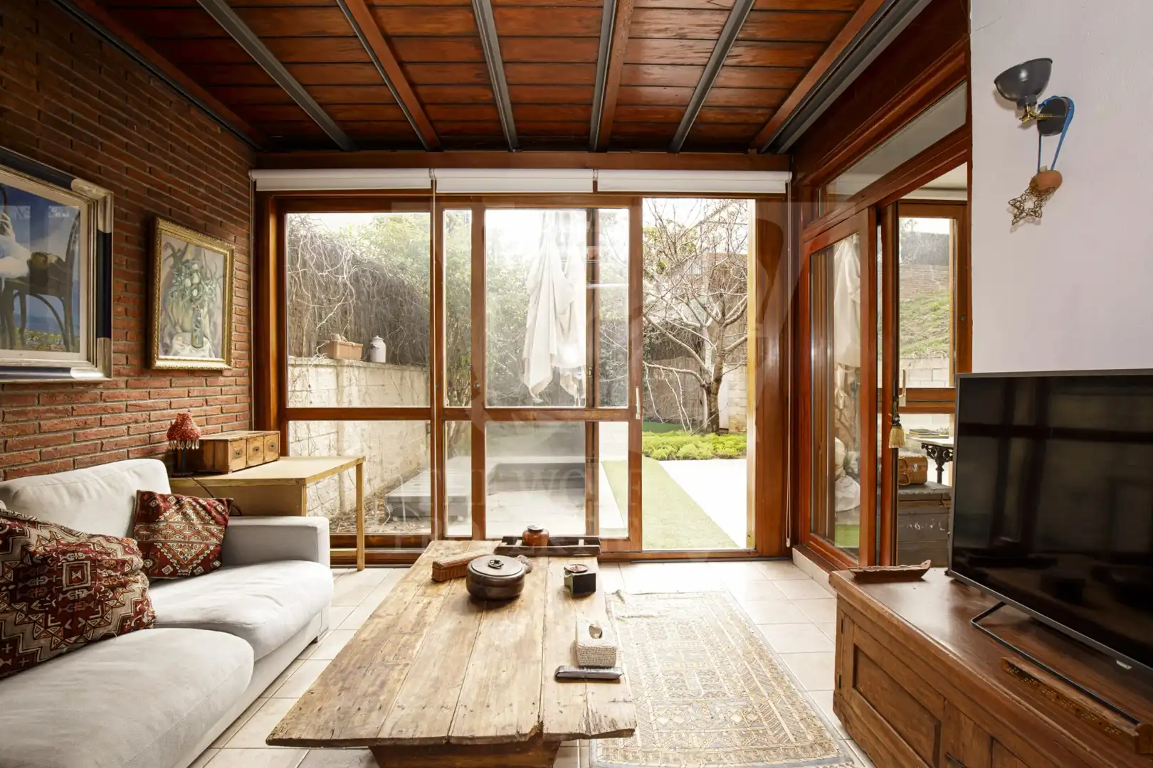 Sala de estar de Casa adosada en venta en Alella con Aire acondicionado, Calefacción y Jardín privado