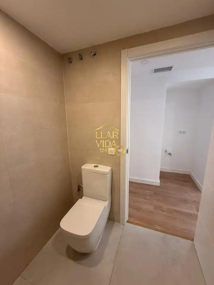 Bany de Pis en venda en Lleida amb Terrassa