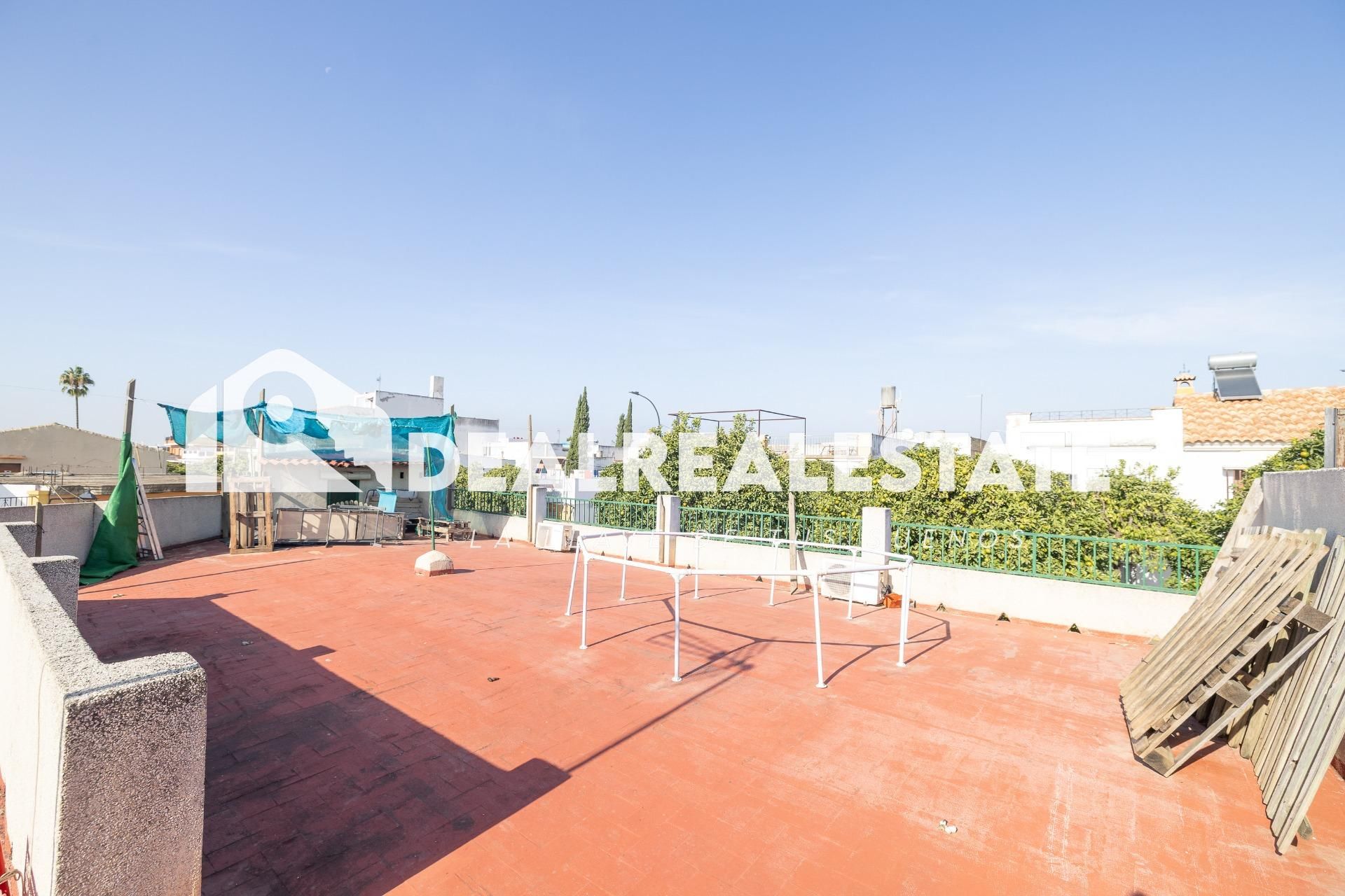 Terrace of House or chalet for sale in La Rinconada  with Air Conditioner, Terrace and Storage room