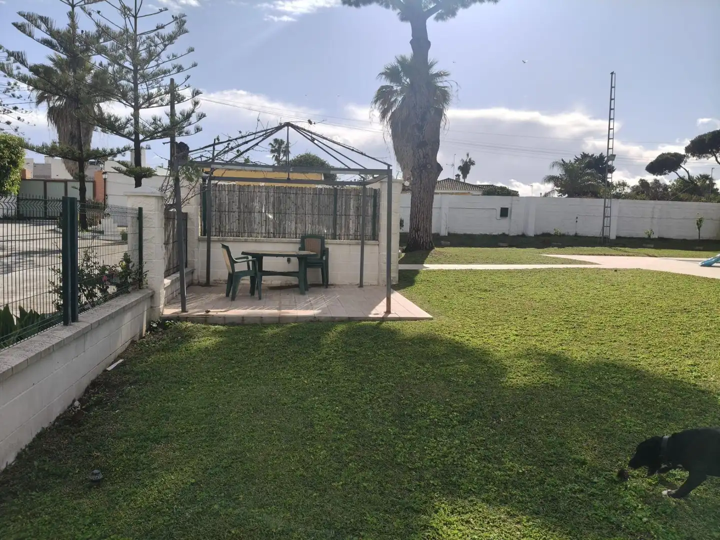 Jardí de Casa o xalet en venda en Chiclana de la Frontera amb Aire condicionat, Jardí privat i Traster