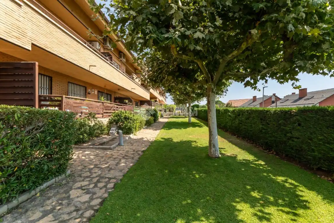 Vista exterior de Piso en venta en Torrelodones con Calefacción, Terraza y Piscina comunitaria