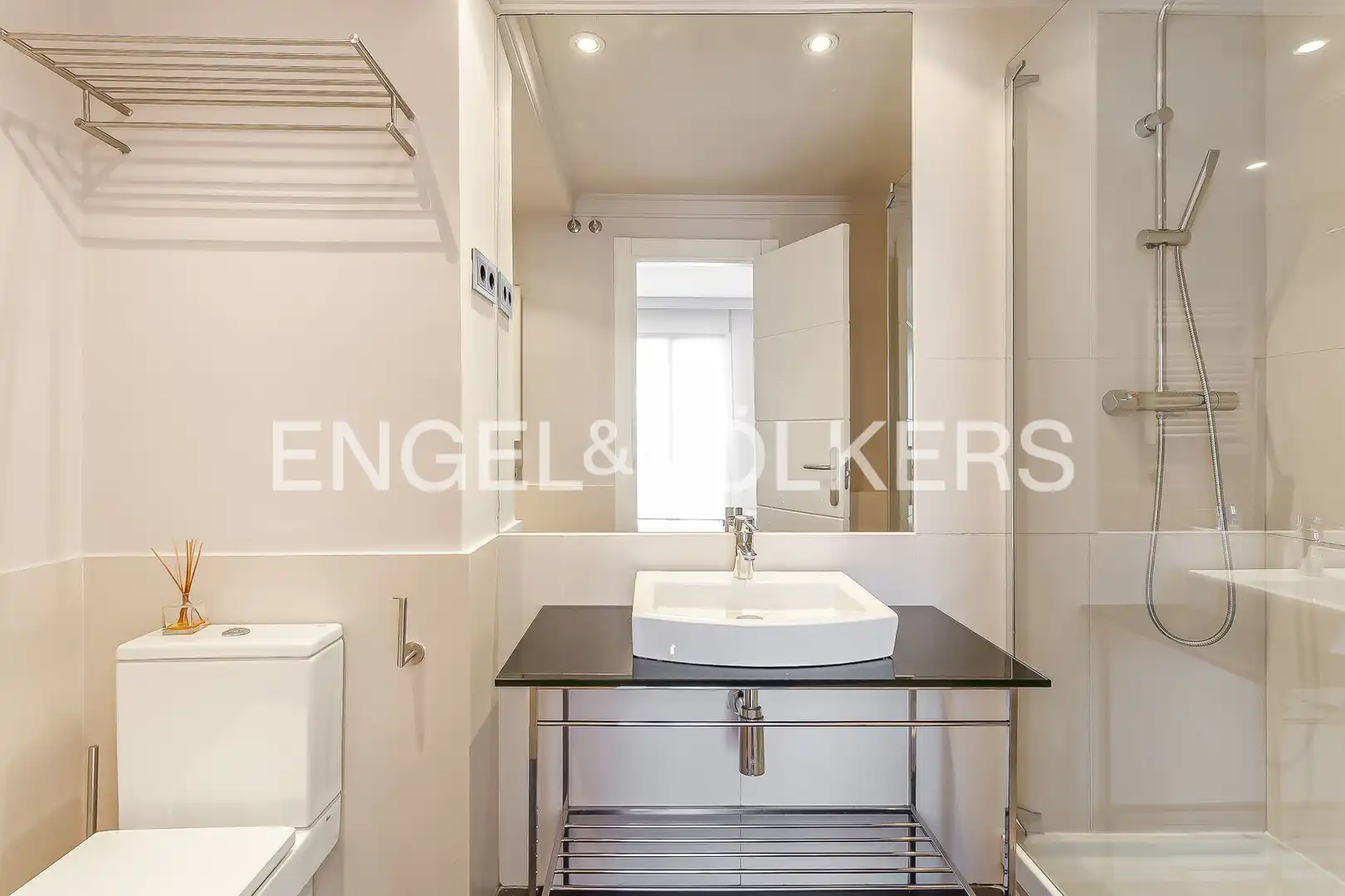 Badezimmer von Wohnung zur Miete in Madrid mit Klimaanlage, Heizung und Balkon