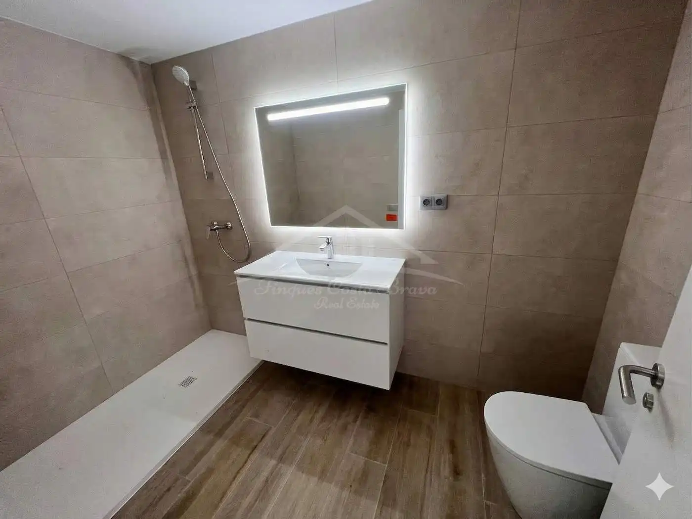 Baño de Apartamento en venta en Pals con Aire acondicionado, Calefacción y Jardín privado