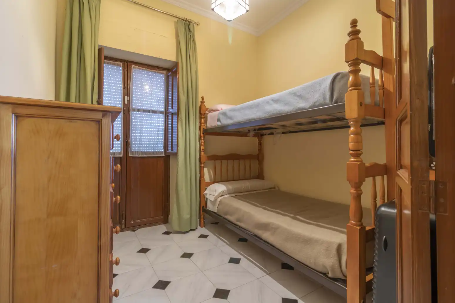 Dormitori de Casa adosada en venda en Villanueva del Río y Minas amb Aire condicionat, Terrassa i Balcó