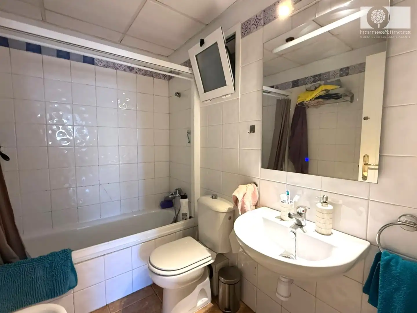 Bathroom of Flat for sale in Ayamonte  with Air Conditioner, Furnished and Community pool