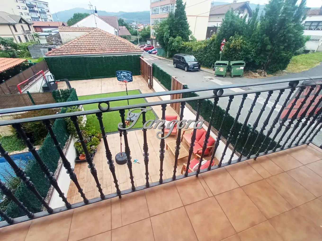 Terrasse von Einfamilien-Reihenhaus zum Verkauf in Abanto y Ciérvana-Abanto Zierbena mit Heizung, Privatgarten und Parkett
