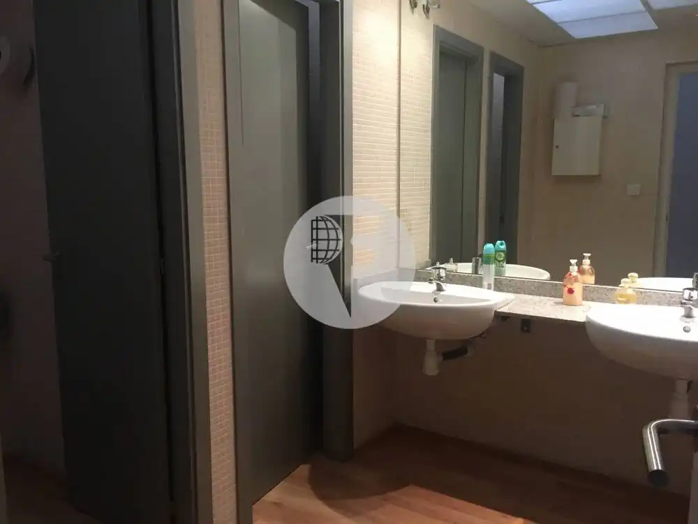 Baño de Nave industrial de alquiler en Cornellà de Llobregat