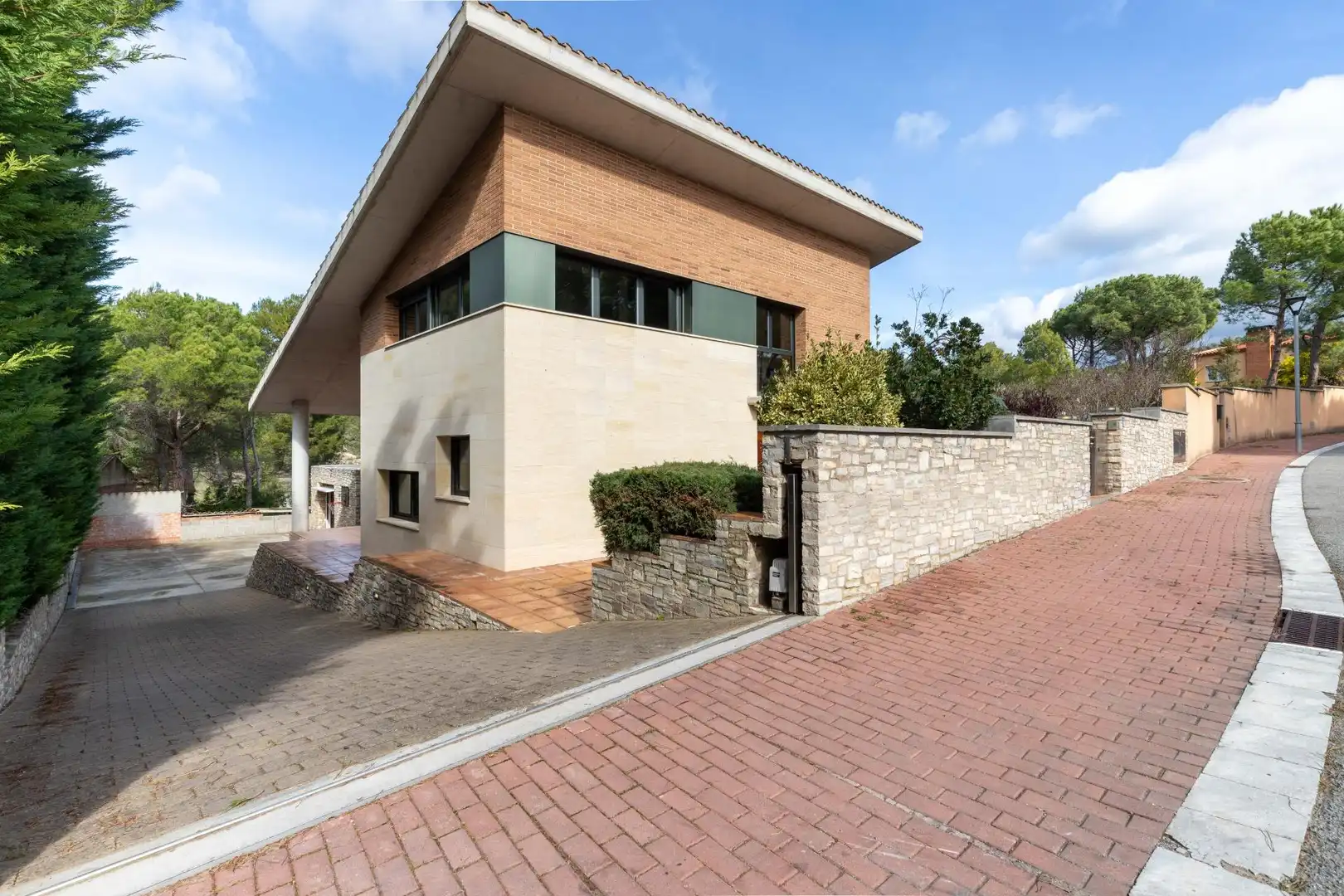 Vista exterior de Casa o xalet en venda en Castellolí amb Jardí privat i Terrassa