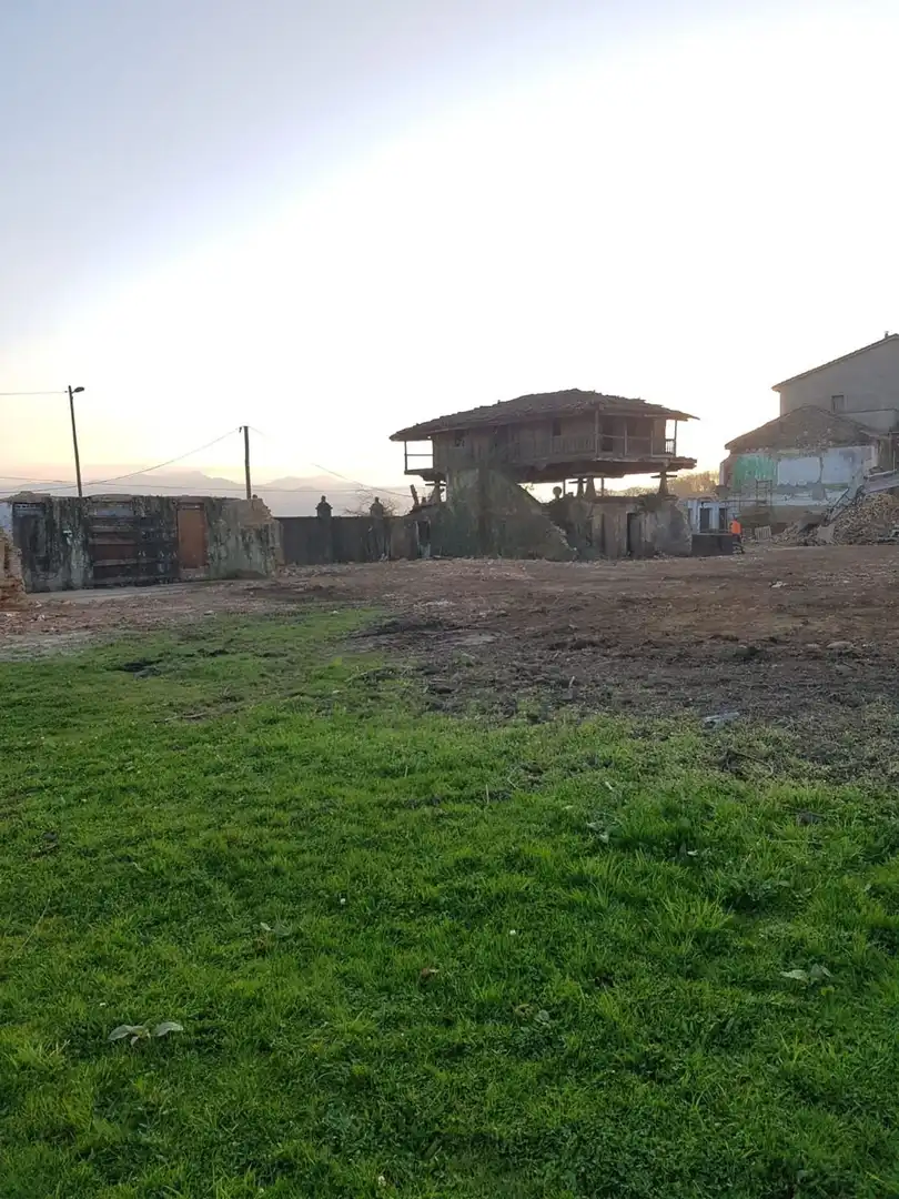 Residencial en venda a La Felguera