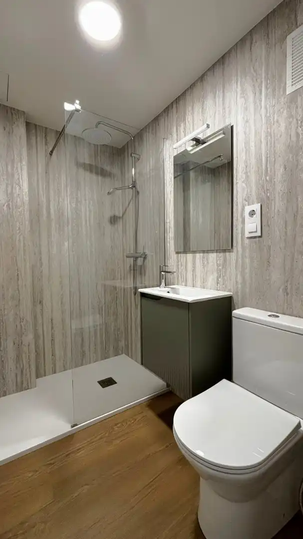 Badezimmer von Wohnungen zur Miete in Calonge i Sant Antoni mit Klimaanlage, Parkett und Terrasse
