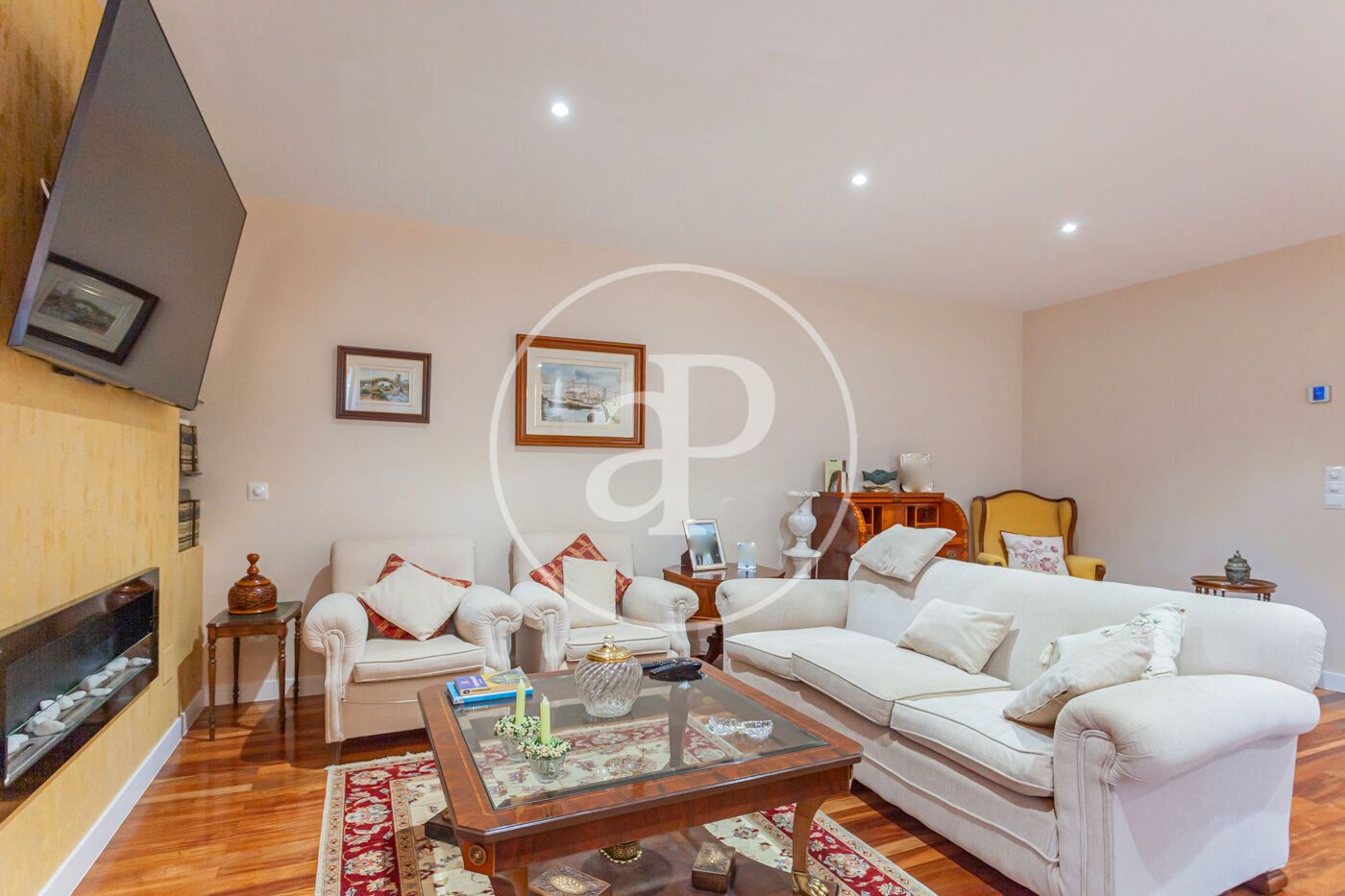 Living room of Flat for sale in Pozuelo de Alarcón  with Air Conditioner, Heating and Private garden