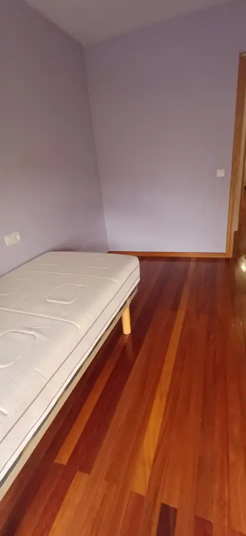Habitación de Piso de alquiler en Santiago de Compostela  con Calefacción, Jardín privado y Trastero