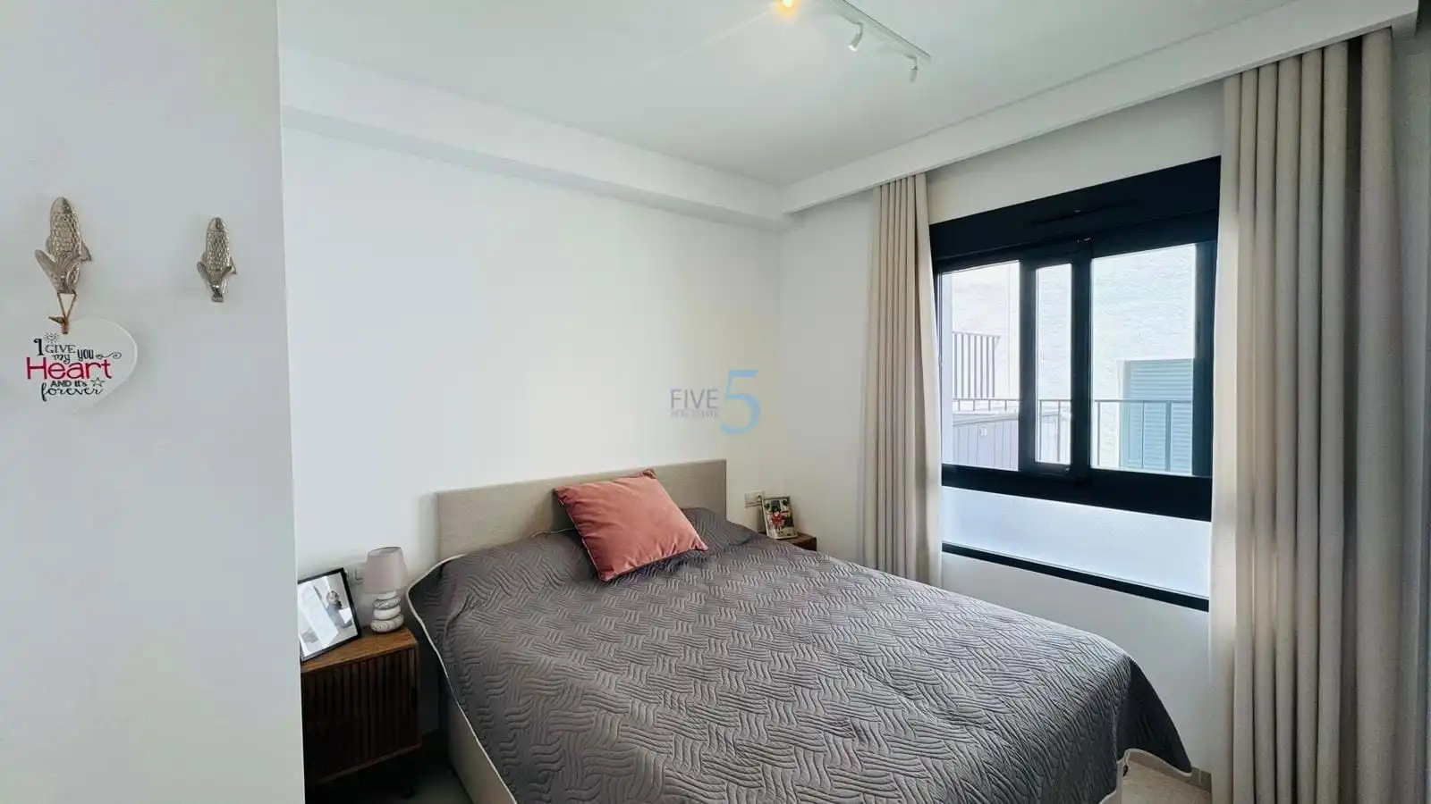 Schlafzimmer von Wohnung zum Verkauf in Santa Pola mit Klimaanlage, Terrasse und Schwimmbad